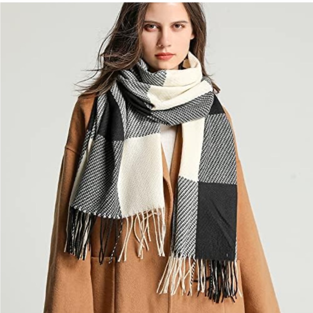 Amazon Black and White Plaid Scarf